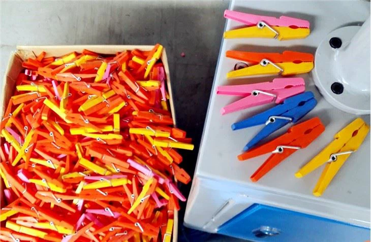 Full automatic Cloth Peg Assembly Machine(HENS-NJ01)